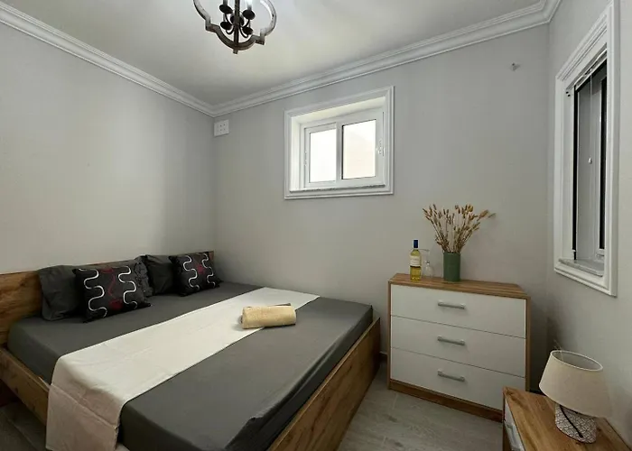 Apartment New And Modern Two Bedroom With Sea View *